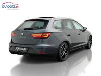 Skats no labās puses aizmugurē