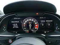 Pohled na přístrojovou desku