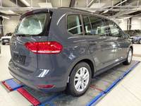 Skats no labās puses aizmugurē