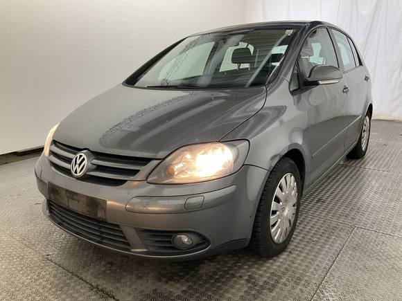 Pogled od napred levo