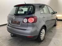 Pogled od pozadi desno