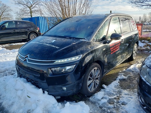 Pogled od napred levo