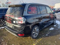 Pogled od pozadi desno