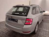 Pogled od pozadi desno