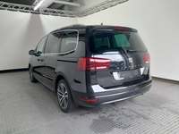 Vaade tagant vasakult