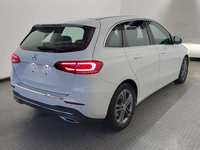 Pogled od pozadi desno