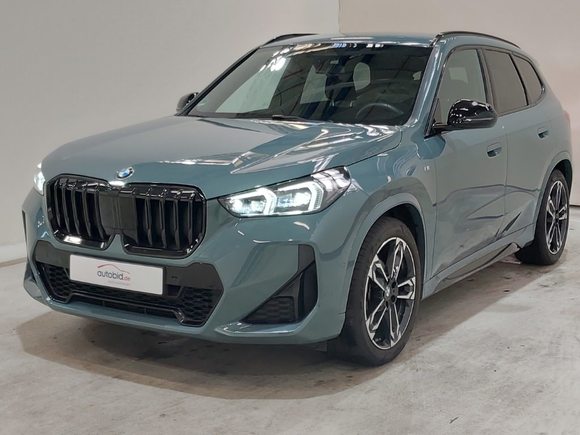 Skats no kreisās puses priekšā