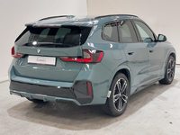 Skats no labās puses aizmugurē