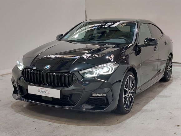 Skats no kreisās puses priekšā