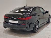 Skats no labās puses aizmugurē