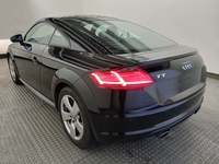 Vaade tagant vasakult