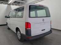 Vaade tagant vasakult