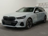 Skats no kreisās puses priekšā