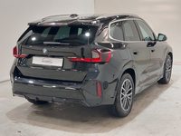 Skats no labās puses aizmugurē