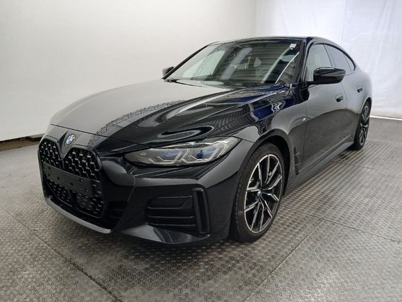 Skats no kreisās puses priekšā