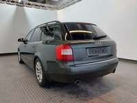 Vaade tagant vasakult