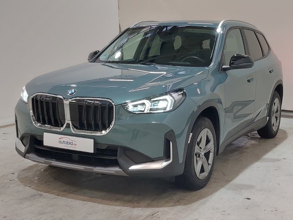 Skats no kreisās puses priekšā