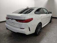 Skats no labās puses aizmugurē