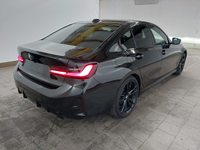 Skats no labās puses aizmugurē