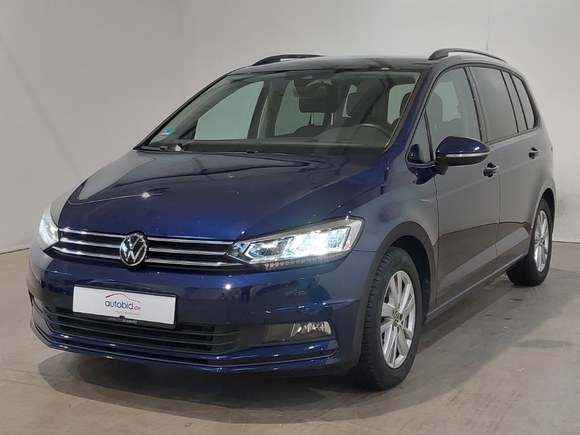 Skats no kreisās puses priekšā