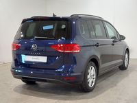 Skats no labās puses aizmugurē