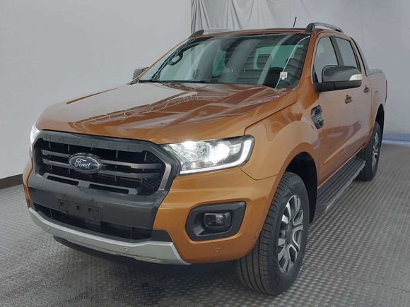 Vaizdas iš priekio kairės