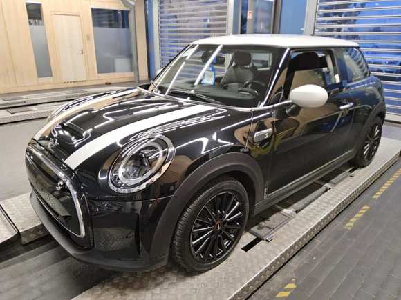 Вид спереди слева