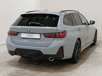 Skats no labās puses aizmugurē