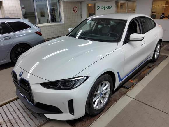 Вид спереди слева