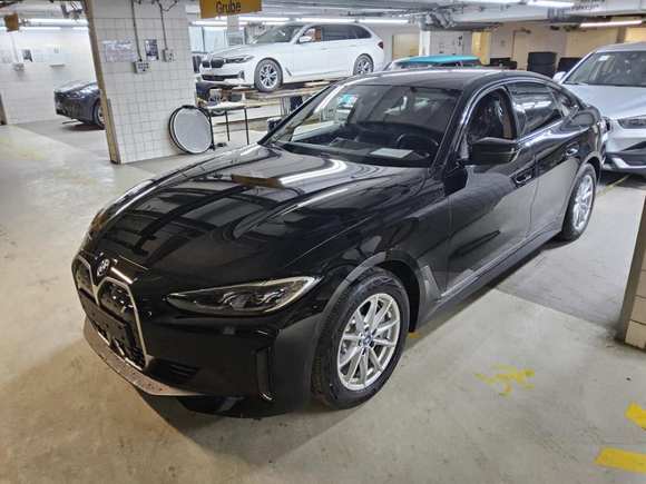 Вид спереди слева