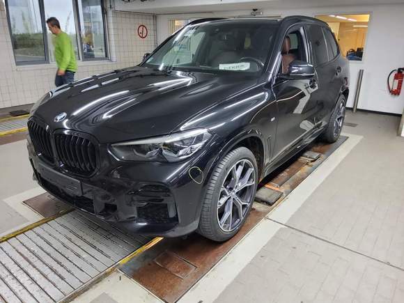 Вид спереди слева