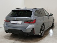 Skats no labās puses aizmugurē