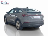 Skats no kreisās puses aizmugurē