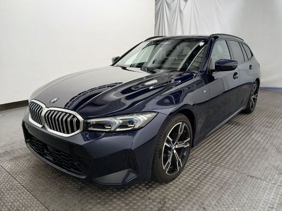 Skats no kreisās puses priekšā