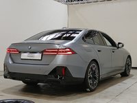 Skats no labās puses aizmugurē