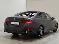 Skats no labās puses aizmugurē