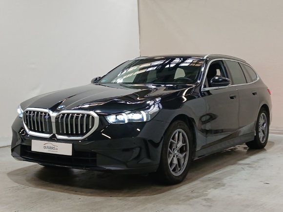 Skats no kreisās puses priekšā