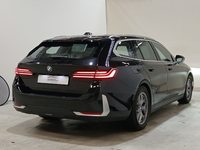 Skats no labās puses aizmugurē