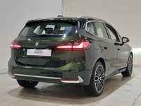 Skats no labās puses aizmugurē