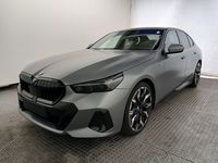 Skats no kreisās puses priekšā