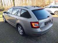 Vaade tagant vasakult