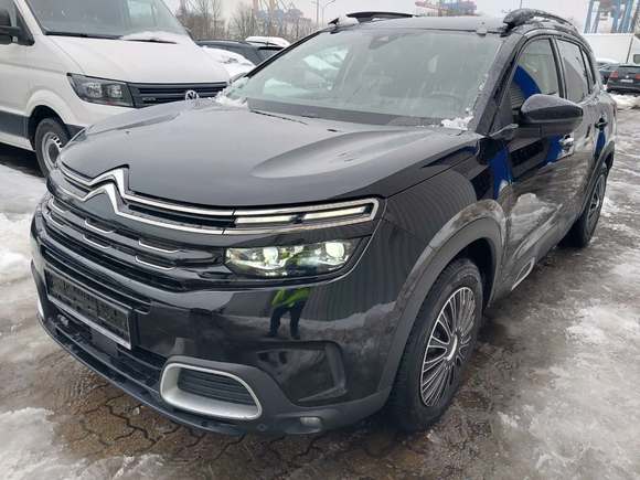 Pogled od napred levo