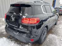 Pogled od pozadi desno