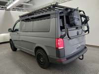 Vaade tagant vasakult