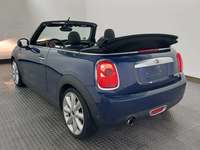 Vaade tagant vasakult