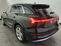 Vaade tagant vasakult