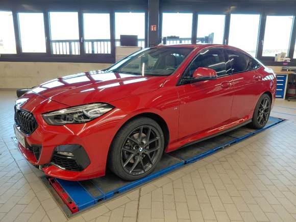 Вид спереди слева