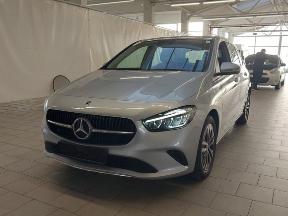 Вид спереди слева