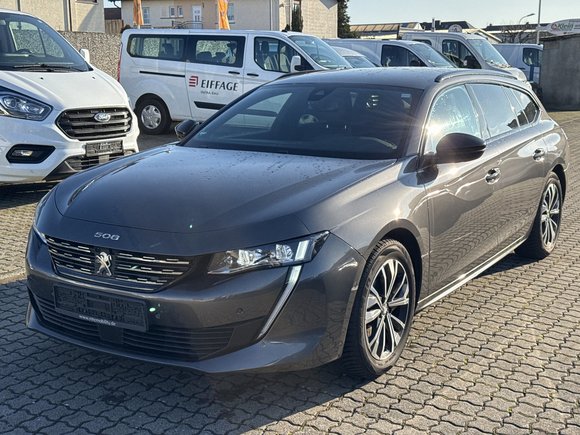 Вид спереди слева