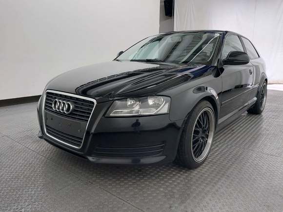 Pogled od napred levo